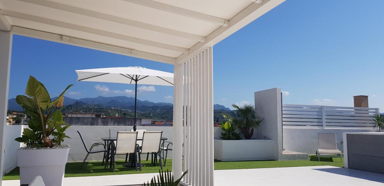 Ferienwohnung L'Isola Di Ago Torregrotta Exterior foto