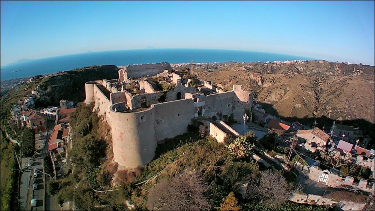 Ferienwohnung L'Isola Di Ago Torregrotta Exterior foto